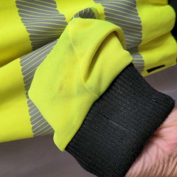 Men's Yellow and Black Lightweight Jacket - Picture 13 of 16